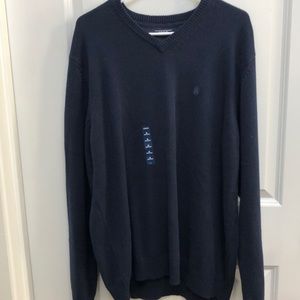 IZOD Men’s Long sleeve V-Neck navy sweater
